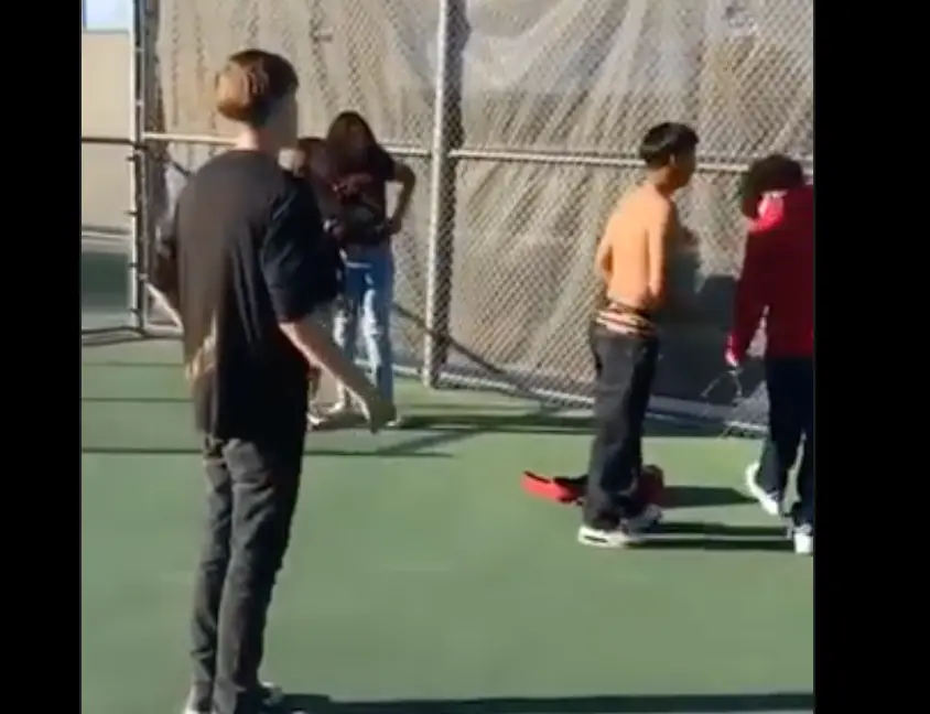 Dude In Black Shirt Defending His Gf High School Fight!