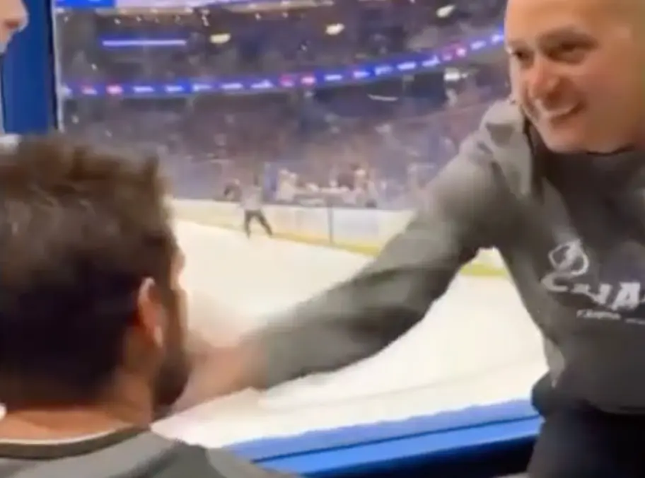 Hockey Fans Fight!