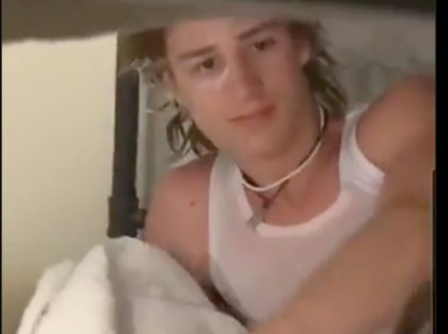 Dude Wakes Up With Make Up On And Starts Throwing Haymakers!