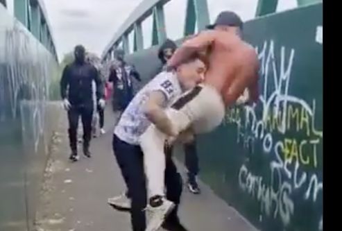 Bodybuilder Vs Trained Fighter!