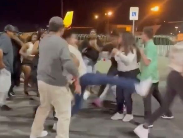 Brawl Breaks Out Between Mexicans & Blacks In A Las Vegas Parking Lot, Some Left Sleeping!
